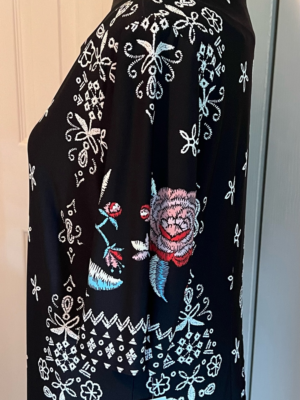 CHETTA B Black Dress with Embroidered Floral Patterns Women’s Size 10 - Picture 4 of 8